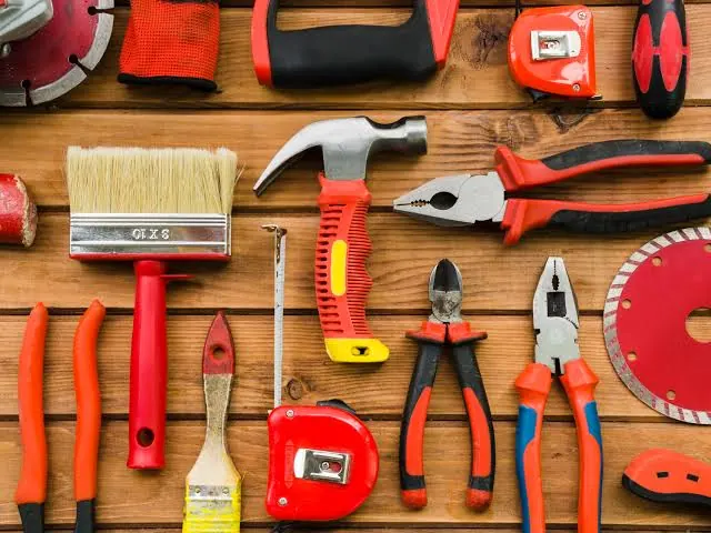 Ferramentas e acessórios para construir, instalar e reparar